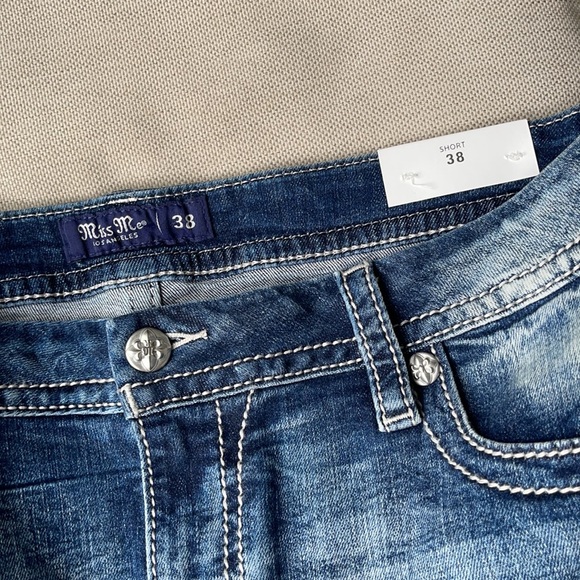 Miss Me 38 Miss Me 38 Curvy Stretch Short - Picture 8 of 15